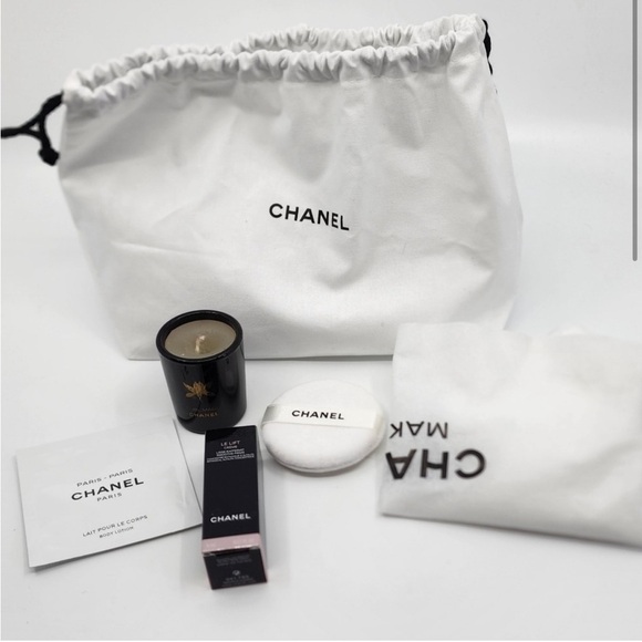 Chanel cosmetic Bag EUC with New Never used Spa/make up items
Chanel
Exclusive - Picture 2 of 16